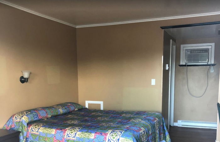 Currys Inn (Currys Motel) - Web Listing (newer photo)